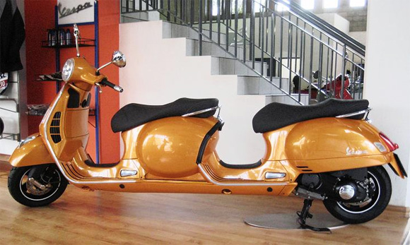 Vespa-built-a-four-seater-Stretch-Scooter